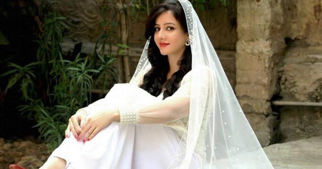 Rabi Pirzada Announces to Leave Showbiz Industry over Leaked Content
