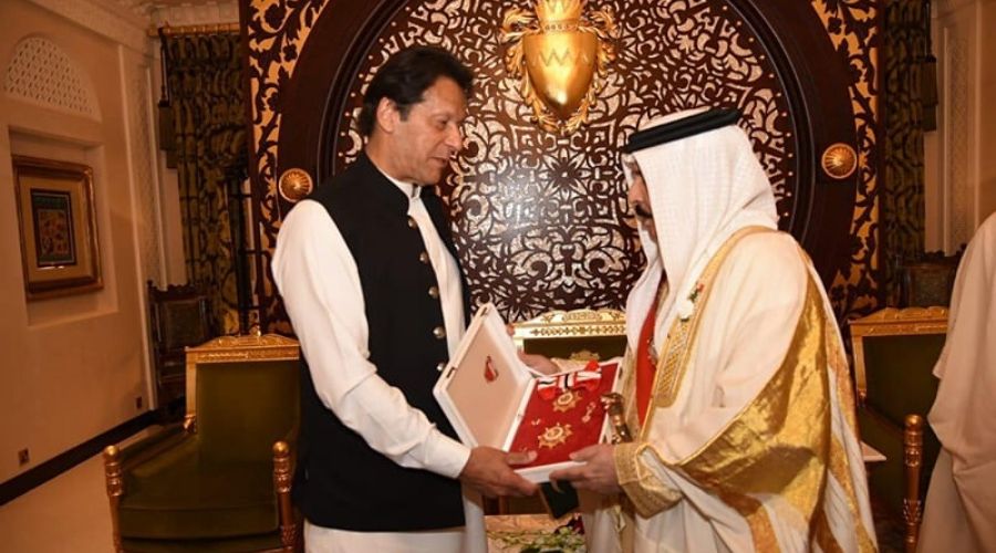 Bahrain's King Hamad confers highest Civil Award on PM Imran Khan