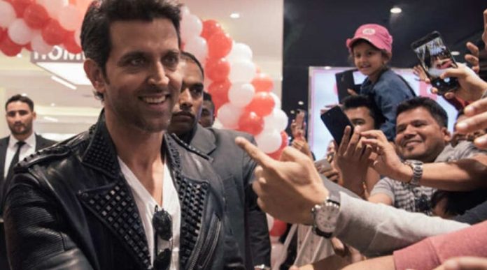 Hrithik Roshan in Dubai with Crewmates, shares Selfie